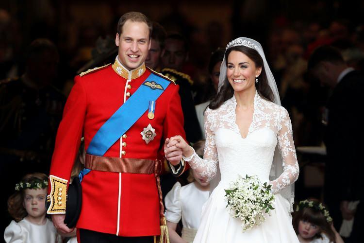 <p>Kral III. Charles ve Galler Prensesi Diana'nın en büyük çocukları olan Prens William, 2011 yılında Kate Middleton ile dünyaevine girmişti. </p>
