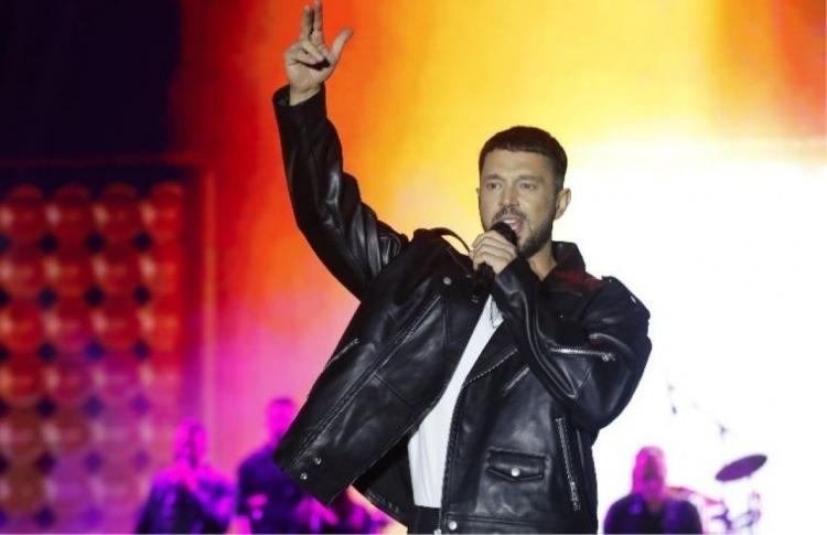 <p><strong>Murat Boz, İzmir'de verdiği konserde İstanbul'dan taşınma planlarının olduğunu duyurdu.</strong></p>
