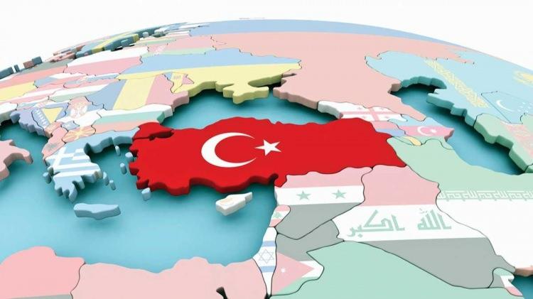 <p>Türkiye'nin Afrika, Asya, Körfez ve Latin Amerika ülkeleriyle ilişkilerini yoğunlaştırdığı, Arap ülkeleri ve Ermenistan ile normalleşme çabalarını artırdığına işaret edilen raporda, Ankara'nın Ukrayna-Rusya savaşında ise her iki tarafla da siyasi, ekonomik ve diplomatik ilişkilerine devam ettiği kaydedildi.</p>
