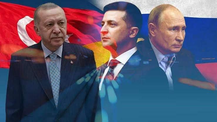 <p>Raporda, Türkiye'nin Ukrayna ile Rusya arasındaki görüşmeleri kolaylaştırmayı, gerilimi azaltma ve ateşkes sağlamayı hedeflediği ve Ukrayna tahılının ihracatını kolaylaştırmak için diplomatik girişimde bulunarak, tahıl anlaşmasını mümkün kıldığı ifade edildi.</p>
