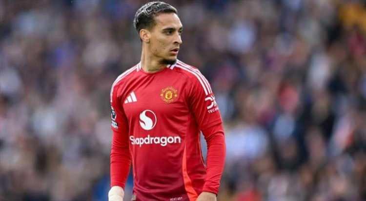 <p>Haberin detayında ise İngiliz devinin 95 milyon euroya Ajax'tan kadrosuna kattığı <strong>Antony</strong>'yi, Arda Güler'le takas için Real Madrid'e önerdiği ileri sürüldü.</p>
