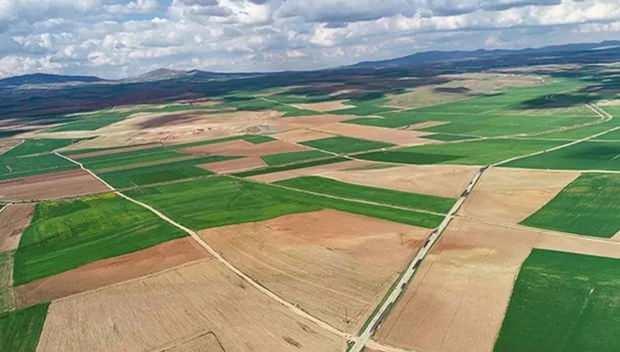 <p>Arsa sahibi olmak isteyen kişilere TOKİ, yüzde 25 peşin ve 48 ay vade şeklinde bir ödeme planı sunuyor.</p>