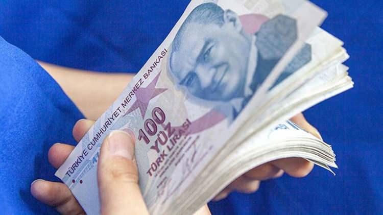 <p><strong>Burada kastedilen enflasyonun 2024 mü yoksa 2025 yılı enflasyonu mu olduğu açıklık kazanmadı.</strong></p>
<p> </p>
<p>Fakat daha sonra Hazine ve Maliye Bakanı Mehmet Şimşek, asgari ücreti belirleme yetkisinin Asgari Ücret Tespit Komisyonu'nda olduğunu belirterek tartışmalara noktayı koydu.</p>