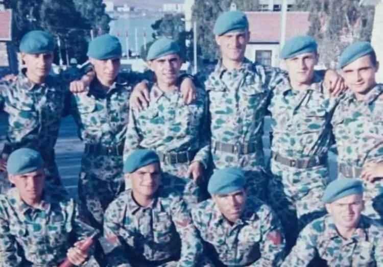 <p><strong>Peker Açıklan'ın paylaşımına askerlik arkadaşlarından "Dün gibi hatırlıyorum. Devrem. O gün Foça marşlarımızla inlemişti", "Devrem ben yok muyum?" şeklinde yorumlar geldi.</strong></p>