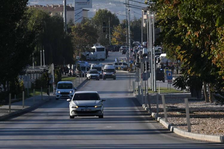 <p>Cumhurbaşkanı Erdoğan, ter&ouml;ristlerin T&uuml;rkiye'ye Suriye'den geldiğini a&ccedil;ıklarken İ&ccedil;işleri Bakanı​ Ali Yerlikaya​ da ter&ouml;ristlerin sınırlarımızdan nasıl ge&ccedil;tiğini aktardı.</p>

<p>&nbsp;</p>
