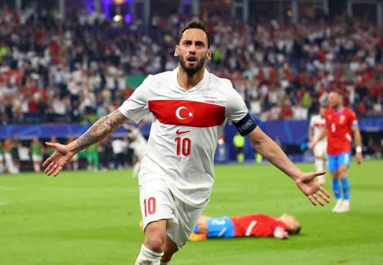 <p>Ballon d'Or sıralamasında A Millî Takımımızın kaptanı <strong>Hakan Çalhanoğlu</strong> 20. sırada yer aldı.</p>
