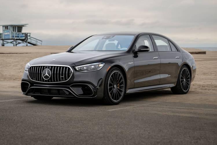 <p><strong>MERCEDES S SERİSİ</strong></p>
<p> </p>
<p>Cumhurbaşkanı'nın kullandığı, güvenli haberleşme ve kurşun geçirmez camlara sahip zırhlı araç.</p>