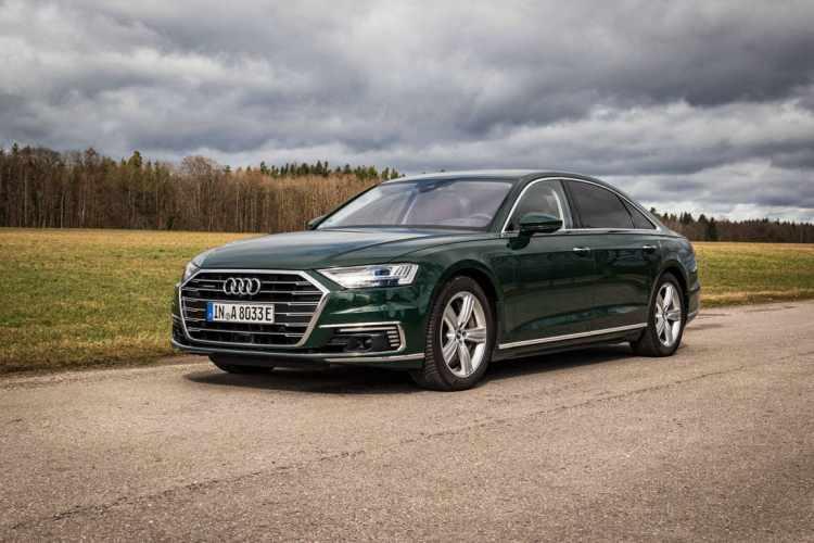 <p><strong>AUDİ A8 L GUARD</strong></p>
<p> </p>
<p>İspanyol monarşisi tarafından kullanılan, güçlendirilmiş şasi, kurşun geçirmez camlar ve güvenli iletişim özelliklerine sahip.</p>