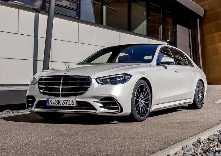 <p><strong>MERCEDES-BENZ S-CLASS GUARD</strong></p>
<p> </p>
<p>Güvenli devlet taşımacılığı için kurşun geçirmez özellikler ve iletişim sistemleri ile zırhlandırılmıştır.</p>