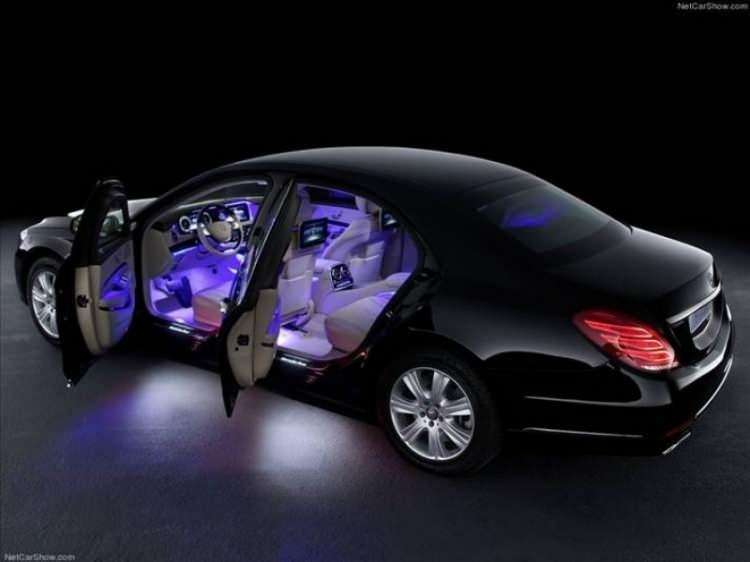 <p><strong>MERCEDES-BENZ S600</strong></p>

<p> </p>

<p>Zırhlı araç kurşun geçirmez camlara ve Finlandiya Cumhurbaşkanı tarafından kullanılan gelişmiş navigasyona sahiptir.</p>

