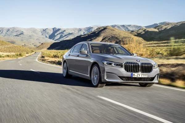 <p><strong>BMW 7 SERİSİ</strong></p>
<p> </p>
<p>Başbakan'ın aracında zırh kaplaması, kurşun geçirmez cam ve güvenli iletişim bulunmaktadır.</p>