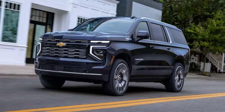 <p><strong>CHEVROLET SUBURBAN</strong></p>
<p> </p>
<p>Meksika Devlet Başkanı tarafından kullanılan zırhlı SUV, kurşun geçirmez cam, güvenli iletişim ve maiyeti için geniş bir alana sahiptir.</p>