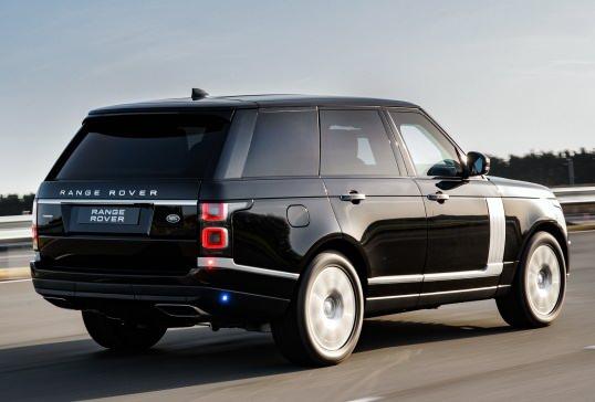 <p><strong>RANGE ROVER SENTINEL</strong></p>

<p> </p>

<p>Başbakan Narendra Modi'nin SUV'u kurşun geçirmez, bomba geçirmez ve güvenli iletişim ve GPS navigasyon sistemlerine sahip.</p>
