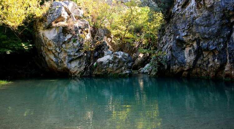 <p><span style="color:#B22222"><em><strong>Bursa'da doğa turizminin gözde merkezlerinden biri haline gelen Cennet Kanyonu, eşsiz güzelliği ve nefes kesen manzarasıyla yerli ve yabancıu turistlerin ilgi odağı haline geldi. </strong></em></span></p>