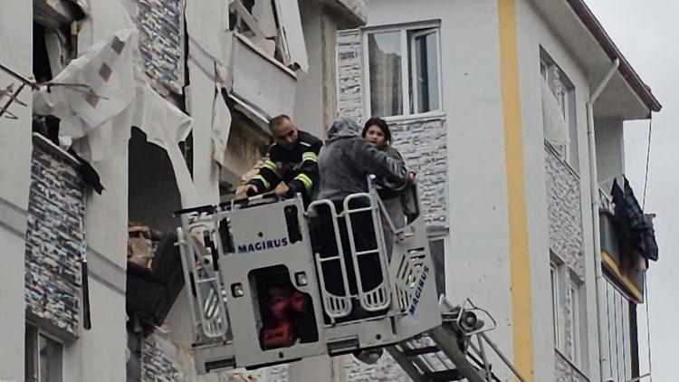 <p>İlk belirlemelere göre 1 kişi hayatını kaybetti, yaralıların olduğu belirtildi.</p>
