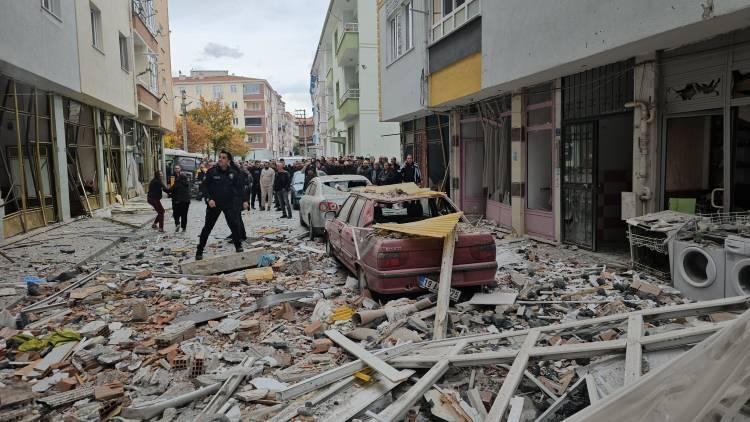 <p>Çalgan, "Olayda bir vatandaşımız hayatını kaybetti. Çok sayıda vatandaşımız da yaralandı.Yaralılar bölgedeki sağlık kuruluşlarına nakledildi. Ekiplerin bölgedeki çalışmaları sürüyor." dedi.</p>
