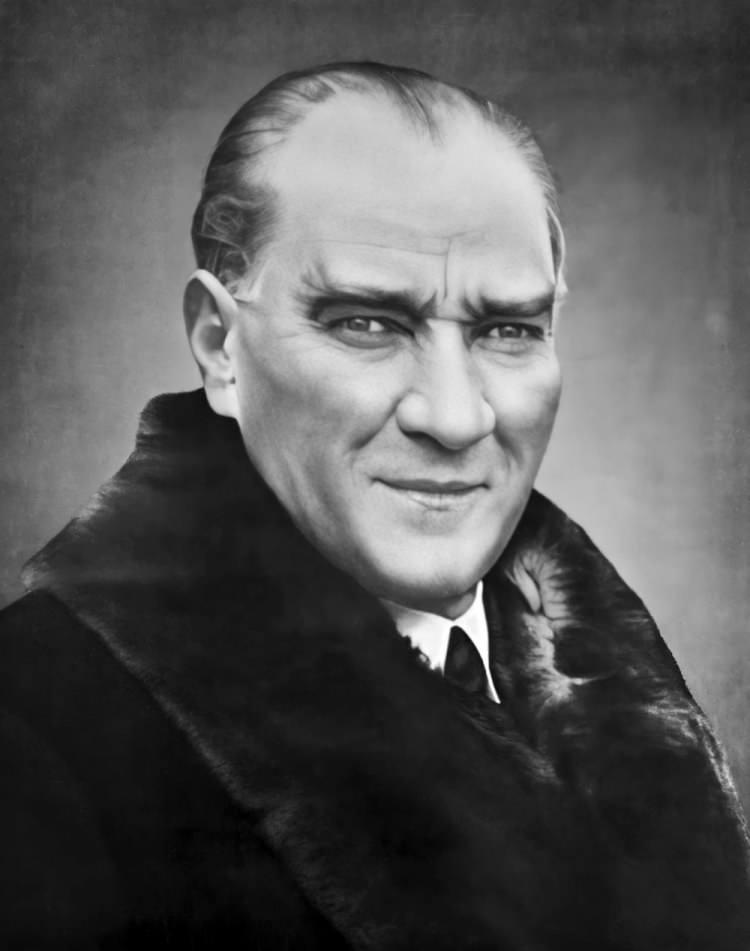 <p>Cumhurbaşkanı Mustafa Kemal Atatürk'ün yağlıboya resmi. (Arşiv-01.01.1965)</p>
