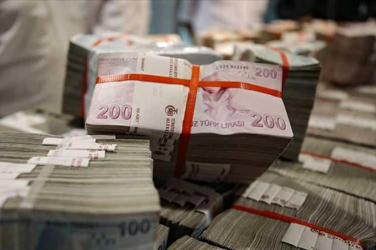 <p>Ağustos ayında konuyu gündeme getirmesinin ardından Çalışma ve Sosyal Güvenlik Bakanı Vedat Işıkhan ve AK Parti Grup Başkanvekili Abdullah Güler, gerekli görülürse düzenleme yapılabileceğini açıklamıştı. Ancak Bakan Işıkhan, katıldığı son TV programında bu konuda bir düzenleme yapılmayacağını belirterek belirsizliği ortadan kaldırdı. </p>
<p> </p>