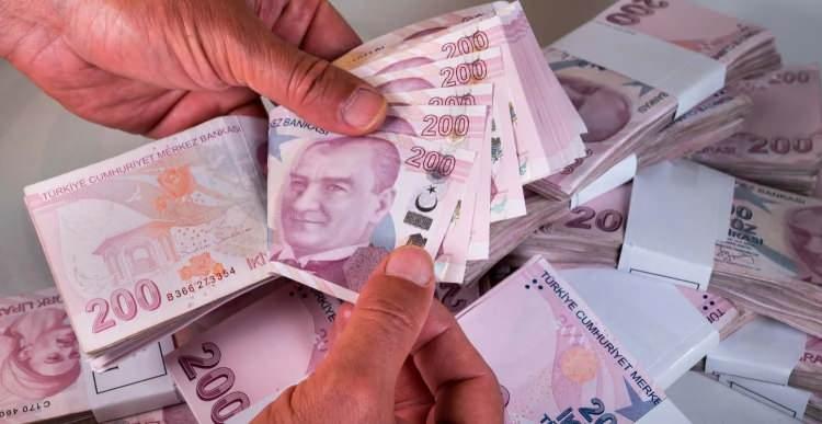 <p>Emekli maaşı hesaplandıktan sonra güncelleme yapılırken emeklilik dilekçesinin verildiği yıl önem kazanıyor. Çünkü güncelleme katsayısı hesaplanırken bir önceki yılın enflasyonu ve büyüme oranı dikkate alınıyor.</p>

<p> </p>

