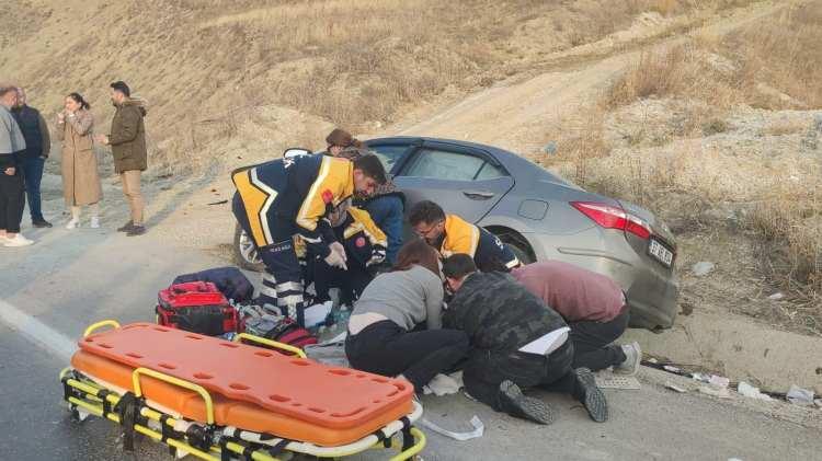 <p>Hastaneye kaldırılan &ccedil;ocuk, ambulans helikopterle il&ccedil;e stadyumundan alınarak Erzurum Şehir Hastanesi'ne sevk edildi.</p>

