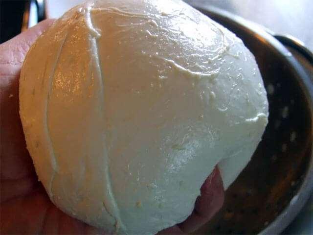 <p>Evde Mozzarella Peyniri Nasıl Yapılır?</p>