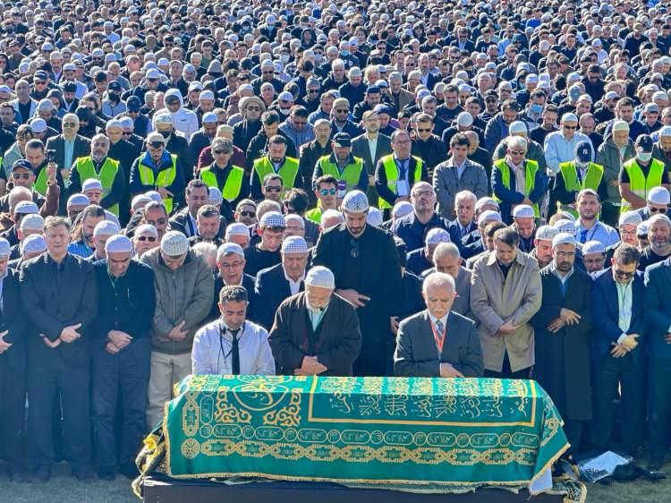 <p>O tamamen bir tiyatroydu.</p>