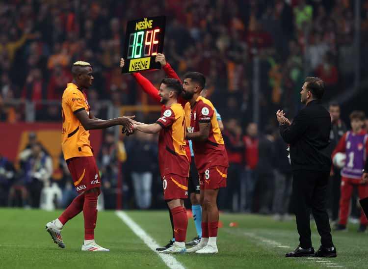 <p>Futbolseverler maçın yayın bilgilerini araştırıyor. Peki, <strong>Galatasaray-Tottenham maçı ne zaman, hangi kanalda, saat kaçta, şifresiz mi? İşte GS - Tottenham muhtemel 11...</strong></p>
<p> </p>