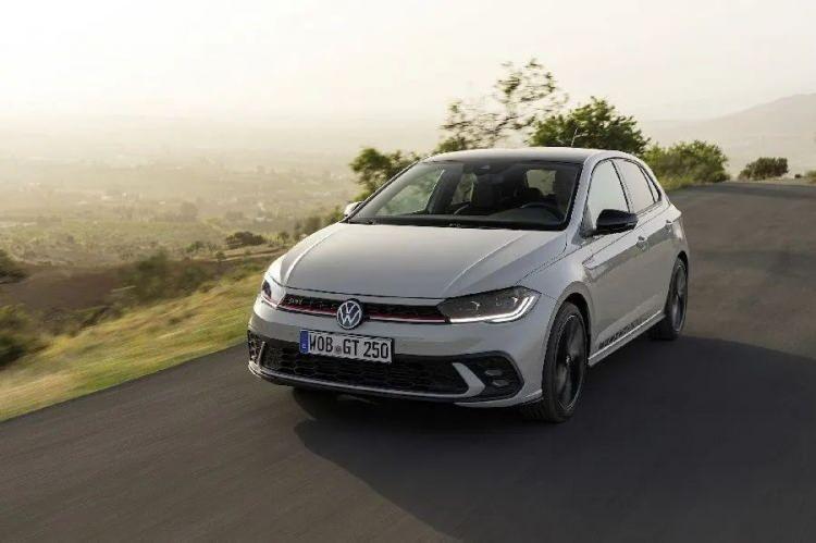 <p>9 - Volkswagen Polo</p>
<p>15.299 %+12</p>