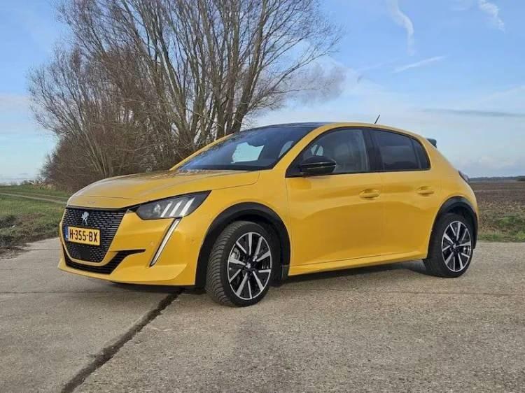 <p>6 - Peugeot 208</p>
<p>16.350 %-26</p>