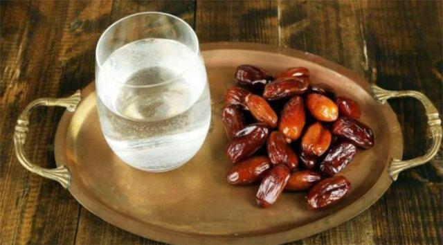 <p>Sabah aç karna tüketmek, besinlerin emilimini artırır. Ayrıca, <strong>yoğurtla karıştırarak</strong> sağlıklı ve lezzetli bir atıştırmalık elde edebilirsiniz.</p>