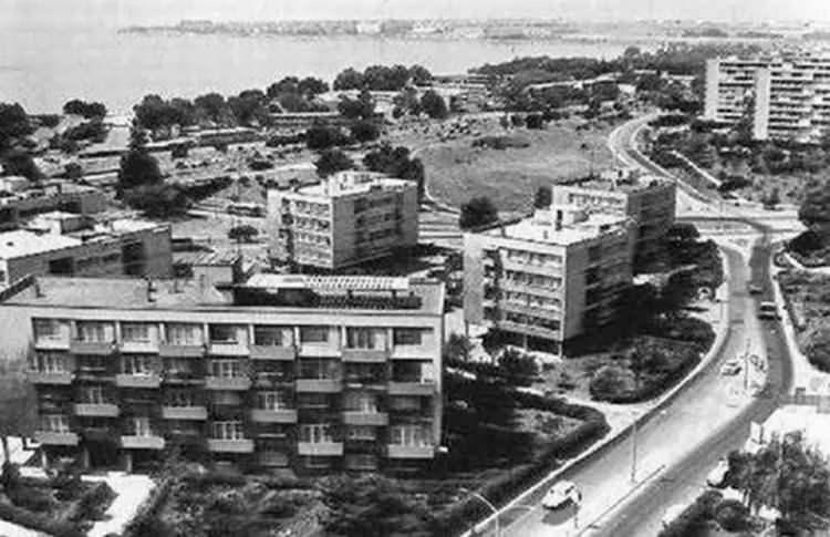 <p><span style="color:#B22222"><strong>Ataköy</strong></span></p>
<p><strong>II. Mahmud döneminde bölgede baruthane kurulduğu için semtin adı, Osmanlı'da "Baruthane"ydi.</strong></p>