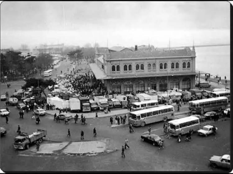 <p><span style="color:#B22222"><strong>Kadıköy</strong></span></p>
<p><strong>Kadıköy'ün tarihi çok eskiye dayanır. Bizanslılar bölgeyi Khalkedon (Körler Ülkesi) olarak adlandırmıştır. Osmanlı döneminde semt önce "Kadıköyü" daha sonra "Kadıköy" olarak adlandırılmıştır.</strong></p>