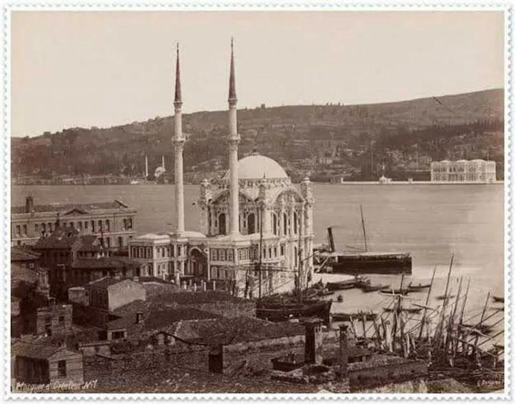 <p><span style="color:#B22222"><strong>Ortaköy</strong></span></p>

<p><strong>Antik Çağ'da "Argion" diye anılan semt, Osmanlı döneminde dere vadisinin ortasında olduğu için Ortaköy olarak adlandırıldı.</strong></p>
