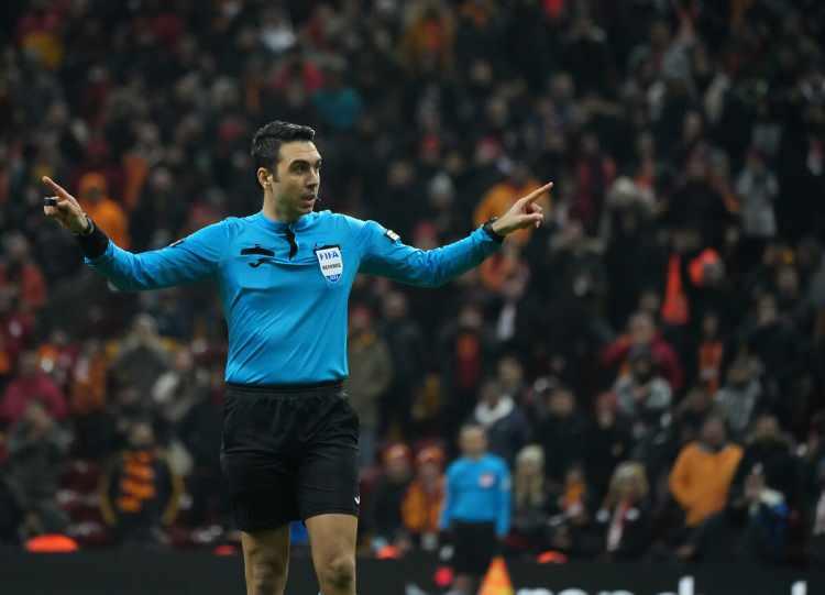 <p>Arda Kardeşler'in mahkemede sosyal medyadaki hakaretlerden şikayetçi olduğu dört dosyanın bulunduğu gözlemlendi.</p>
