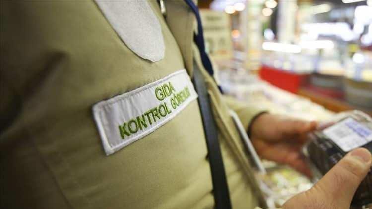 <p>Türkiye, son haftalarda Tarım Bakanlığı'nın ifşa ettiği gıda skandallarını konuşurken, bu kez de bir çikolata ürünü tüketicileri panikletti. </p>
<p> </p>