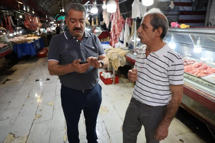 <p>Adana Kasaplar Çarşısı esnafı, 1 kilogram kemiksiz erkek kuzu etini 450 TL'ye sattıklarını, kebapçıların fiyatlarının pahalı olduğunu söyledi.</p>