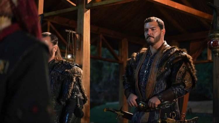 <p>YUSUF VE SARUCA RESTLEŞİYOR</p>
<p>Yusuf ve Saruca, Fatma Hatun’un gönlünü kazanmak için adımlar atmaya devam ederler. Birbirlerinin niyetinin farkında olan Yusuf ve Saruca restleşir. Bu restleşmenin bir galibi olacak mıdır?</p>
