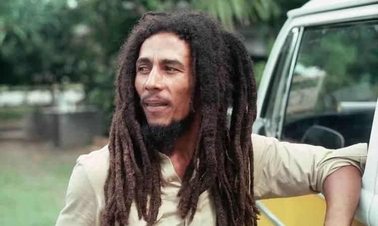 <p><strong>7. Bob Marley - 34 milyon dolar</strong></p>

<p>Jamaikalı dünyaca ünlü şarkıcı ise 1981 yılında hayatını kaybetmiş arkasında bıraktığı pek çok eseri ile ses getirmeyi başarmıştı. </p>
