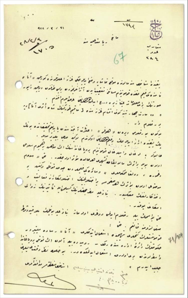 <p>MİT'in sayfasında, İstanbul Bölge Amirliğinin Milli Emniyet Hizmeti Riyaset-i Aliyyesi'ne gönderdiği 31 Mart 1928 tarihli raporda Sovyet yazarı Maksim Gorki'nin ünlü romanı <strong>"Ana"</strong>nın film olarak İstanbul'da gösterime girdiği ve bu eserin kuvvetli bir komünizm propagandası olabileceği konusunda görüşleri içeren istihbari belge de dikkati çekiyor.</p>
