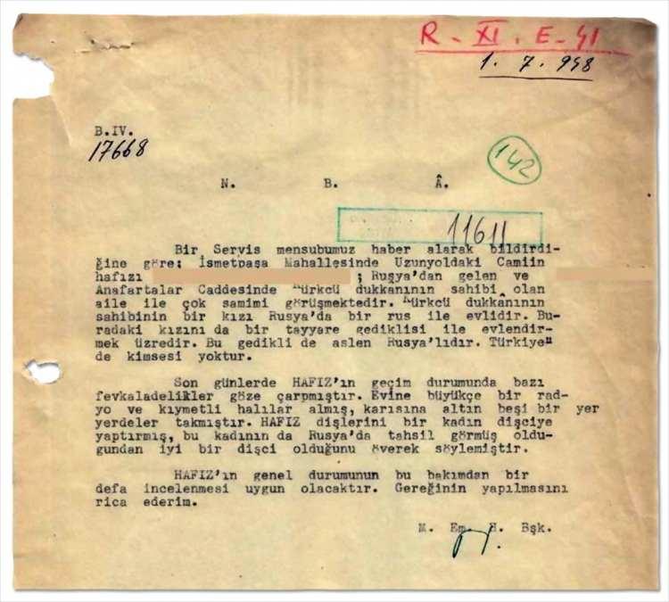 <p>MİT'in resmi internet sitesinde, <strong>"özel koleksiyon"</strong> sekmesi başlığı altında yer alan <strong>"belgeler"</strong> kısmında yayımlanan son raporda ise 1948'de MAH Reisi Naci Perkel imzalı, şüpheli görülen bir kişiye ilişkin Ankara Bölge Amirliğine gönderilen talimat da bulunuyor.</p>
