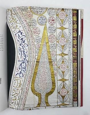 <p><span style="color:#4B0082"><em><strong>GÖMLEĞİ GİYİNCE 19 ÇOCUĞU OLDU!</strong></em></span></p>