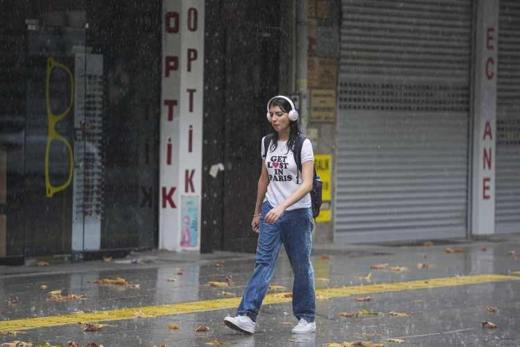 <p><strong>ORTA ve DOĞU KARADENİZ:&nbsp;</strong>Par&ccedil;alı ve az bulutlu, zamanla yer yer &ccedil;ok bulutlu ge&ccedil;eceği tahmin ediliyor. Sabah ve gece saatlerinde i&ccedil; kesimlerinde yer yer pus ve sis hadisesi bekleniyor.</p>

<p><strong>AMASYA &deg;C, 20&deg;C</strong><br />
Par&ccedil;alı ve az bulutlu, zamanla &ccedil;ok bulutlu</p>

<p><strong>ARTVİN &deg;C, 16&deg;C</strong><br />
Par&ccedil;alı ve az bulutlu</p>
