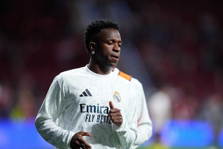 <p>Avrupa devleri Manchester United ve PSG'nin de oyuncunun sözleşme durumunu yakından takip ettiği belirtilen haberlerde Vinicius'un kafasının karışık olduğu aktarılıyor.</p>