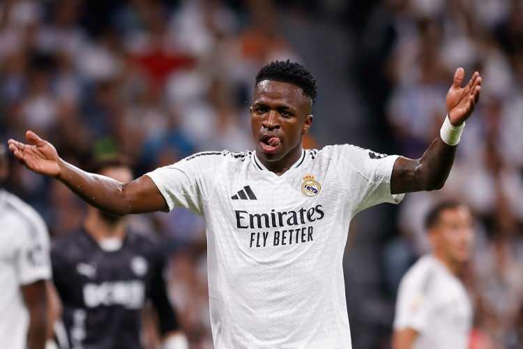 <p>İspanyol futbolunda son dönemde artan ırkçılık olaylarında hedef isimlerin başında Vinicius Junior yer alıyor.</p>