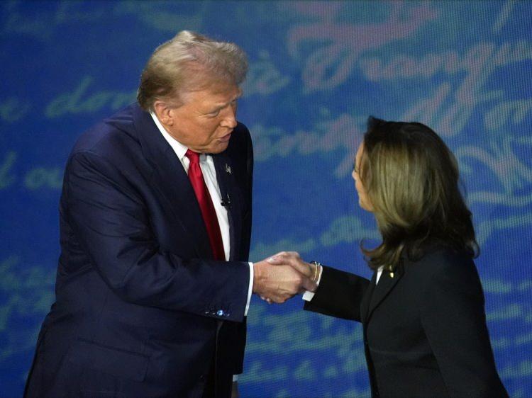 <p>Bunun ardından Demokrat Parti’nin adayı Kamala Harris mi, yoksa Cumhuriyetçi eski Başkan Donald Trump mı? sorusunun cevabı merak ediliyor. </p>
