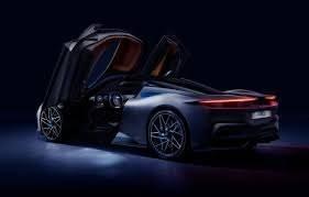 <p><span style="color:#B22222"><strong>Pininfarina Battista</strong></span></p>
<p> </p>
<p>Dört elektrik motorlu Pininfarina Battista, 1900 hp ve 1741 Nm tork üretiyor. Bu da aracın maksimum 352 kilometre hıza ulaşmasını sağlıyor.</p>