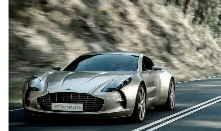 <p><span style="color:#B22222"><strong>Aston Martin One-77</strong></span></p>
<p> </p>
<p>2009 ile 2012 yılları arasında sınırlı sayıda üretilen One-77, 354 km/sa hıza ulaşabiliyor.</p>