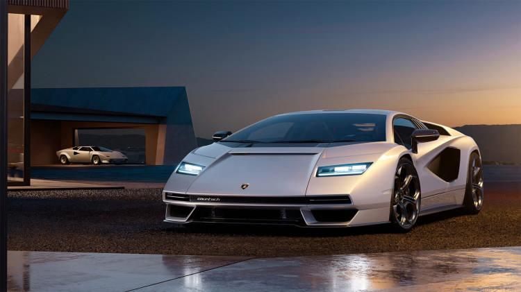 <p><span style="color:#B22222"><strong>Lamborghini Countach</strong></span></p>
<p> </p>
<p>İtalyanların yeniden canlandırdığı Countach, Aventador tabanlı ve sınırlı sayıda üretildi. Bu özel aracın maksşmum hızı 355 km/sa.</p>