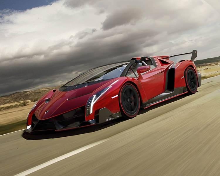 <p><span style="color:#B22222"><strong>Lamborghini Veneno</strong></span></p>
<p> </p>
<p>Lamborghini tarafından sadece 13 adet üretilen bu özel modelin maksimum hızı 355 km/sa.</p>