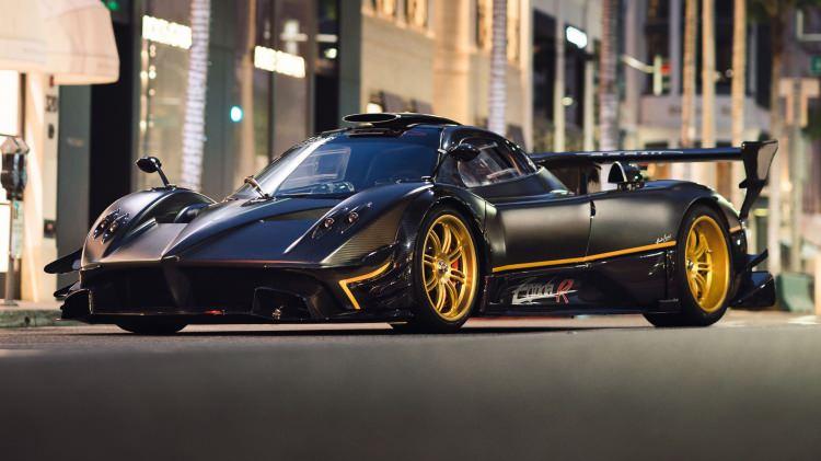 <p><span style="color:#B22222"><strong>Pagani Zonda R</strong></span></p>
<p> </p>
<p>2007 Cenevre Otomobil Fuarı'nda ortaya çıkarılan Pagani Zonda R, 375 km/sa hıza ulaşıyor.</p>